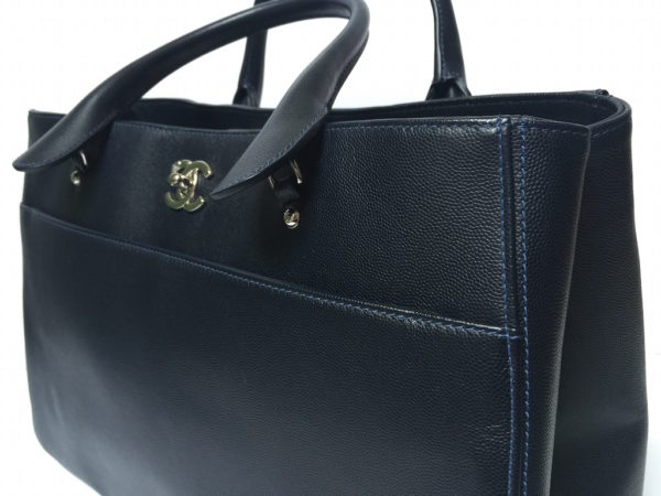 chanel cerf tote sizes