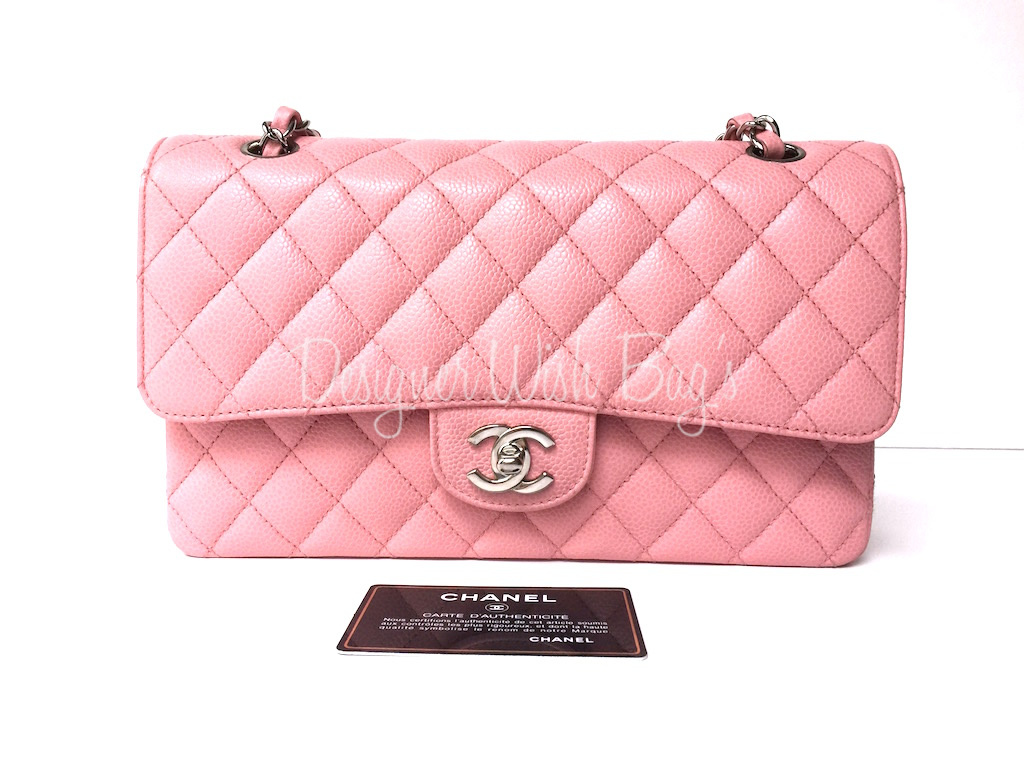 Timeless Lovely Chanel Classique pouch bag / glasses case in pink caviar  quilted leather, champagne metal trim ref.417393 - Joli Closet