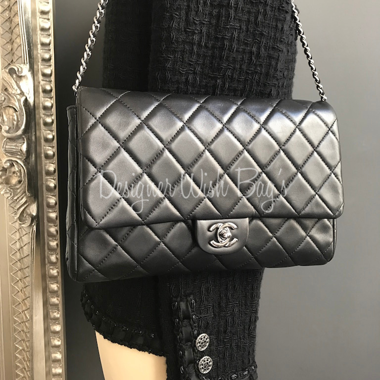 Timeless Chanel Pearl bag,limited Black Silk ref.216984 - Joli Closet