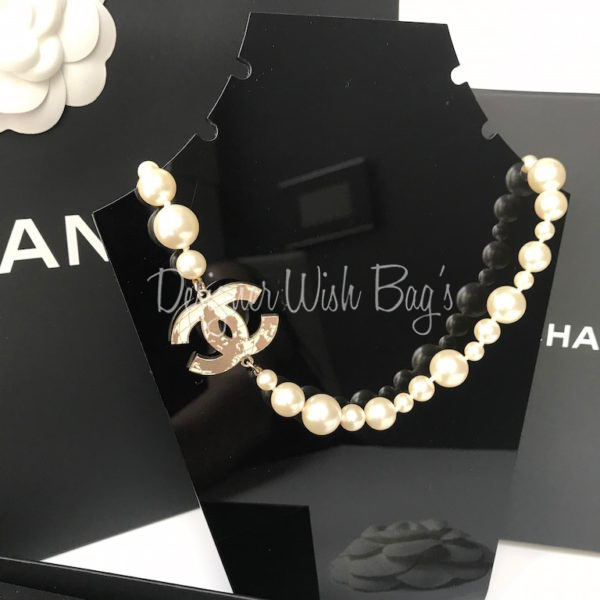 Chanel Short Pearl Necklace World CC