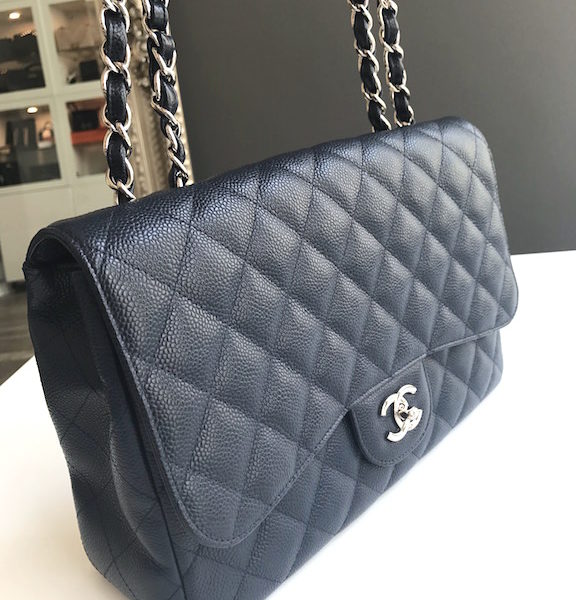 CHANEL Caviar Navy Jumbo Chain Shoulder Bag Single Flap Leather Navy blue  ref.310094 - Joli Closet