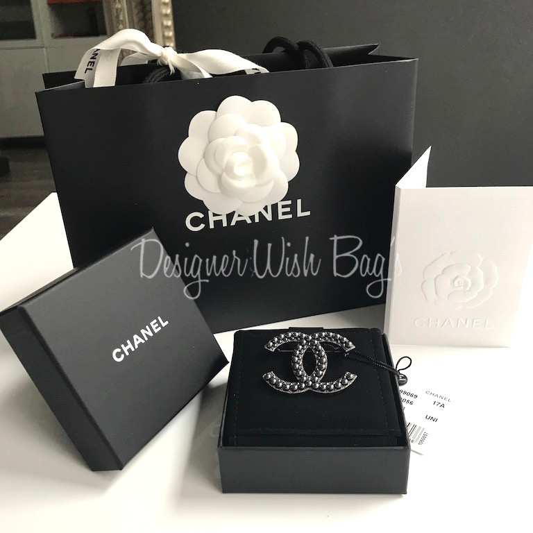 Chanel CC Brooch Grey Pearls