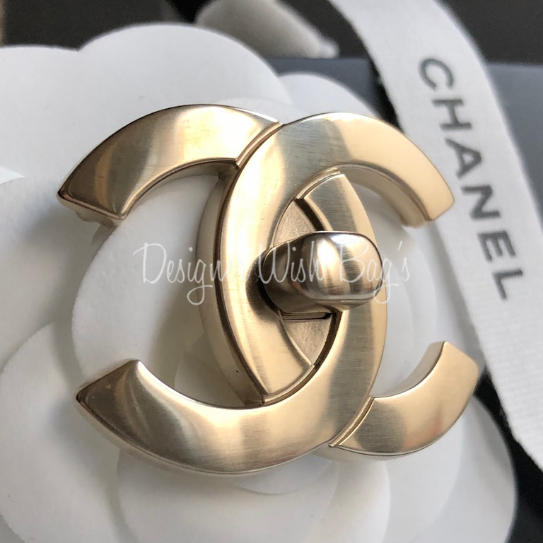 chanel logo brooch pins for women fashion