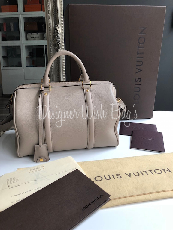 sofia on X: Closer look at this incredible Louis Vuitton bag inspired by  the Place Vendôme flagship store  / X