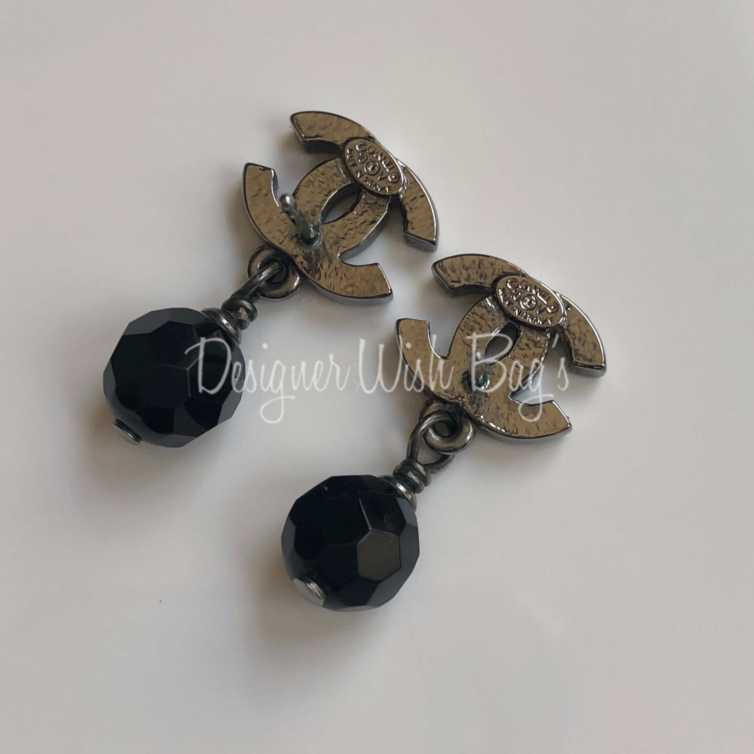 Cc earrings Chanel Black in Plastic - 20769756