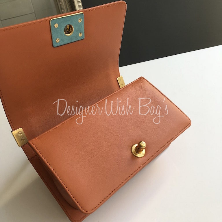 【ヴィンテージ】Rank:S☆Chanel Blush Caramel Boy Small Bag Chanel Boy Bag Small Caramel Caviar - Luxe Du Jour