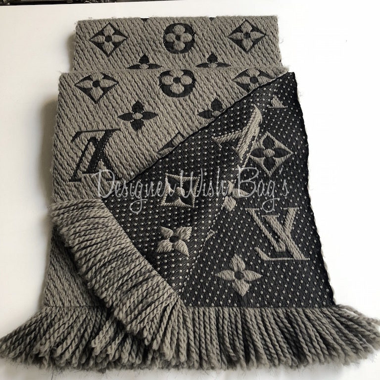 Shop Louis Vuitton Logomania scarf by importshopERUMU