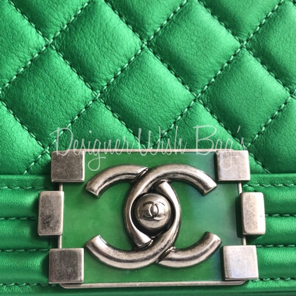 Chanel Iridescent Green Chevron Lambskin Boy Bag Medium Q6BFOF4NG7000