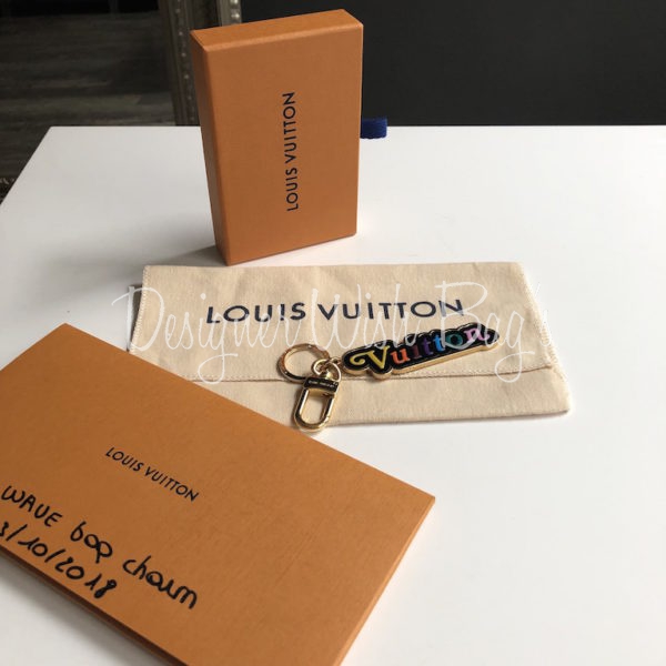Louis Vuitton 2023 Cruise Louis Vuitton ☆M00559 ☆I LV U BAG CHARM AND KEY  HOLDER