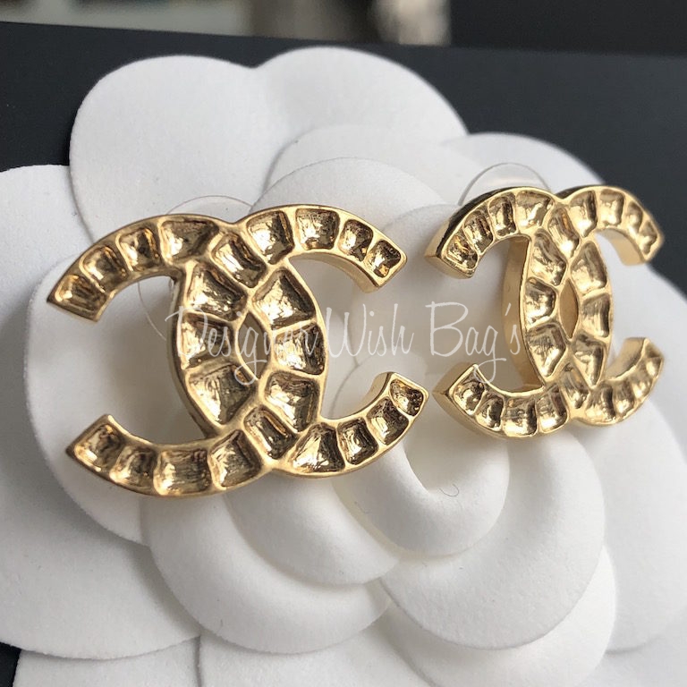 Chanel Earrings Gold 19A - Designer WishBags