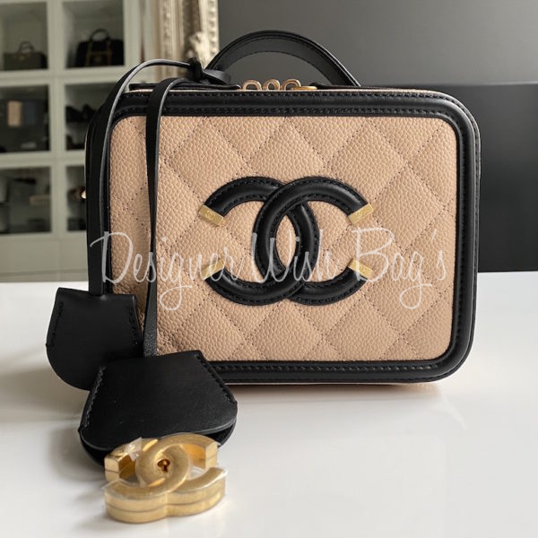 Leather vanity case Chanel Beige in Leather - 21410116