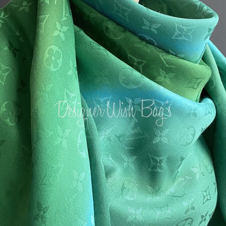 Louis Vuitton LV Shawl green Dark green Silk ref.272092 - Joli Closet