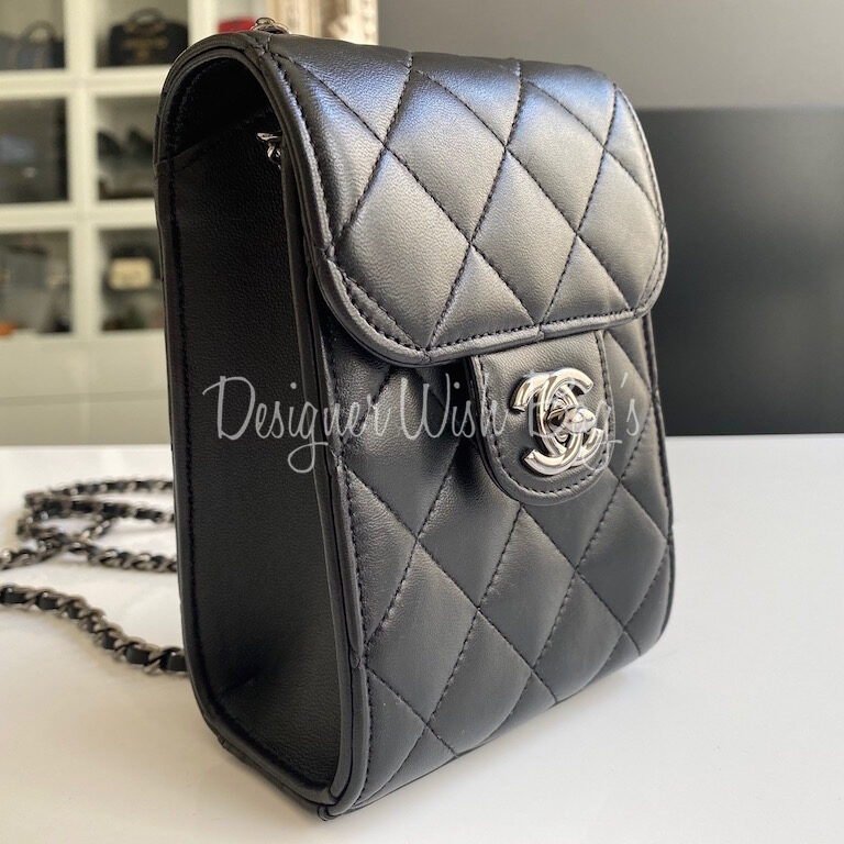 Chanel Classic Clutch with Chain CWC : Review and what fits 