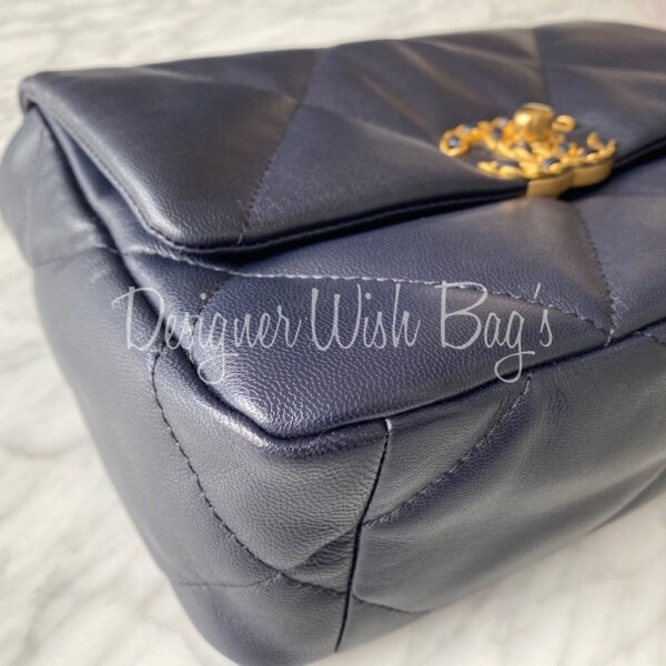 Chanel 19 Bag, Rare and sold out color : Navy Navy blue Lambskin ref.303849  - Joli Closet