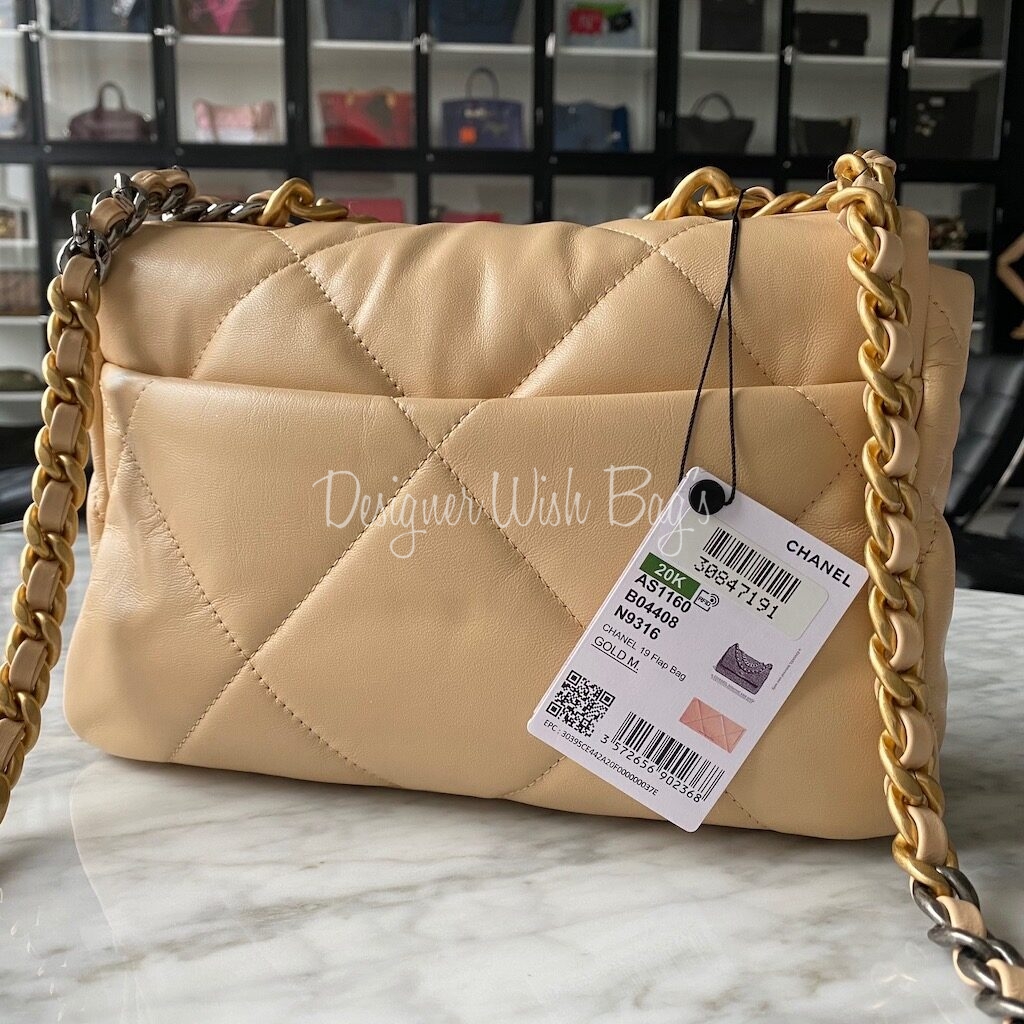 CHANEL Goatskin Quilted Large Chanel 19 Flap Green 1200040