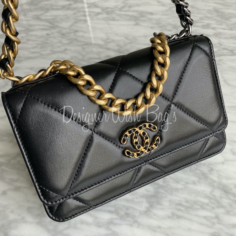 Wallet on chain chanel 19 leather handbag Chanel Black in Leather - 38403160