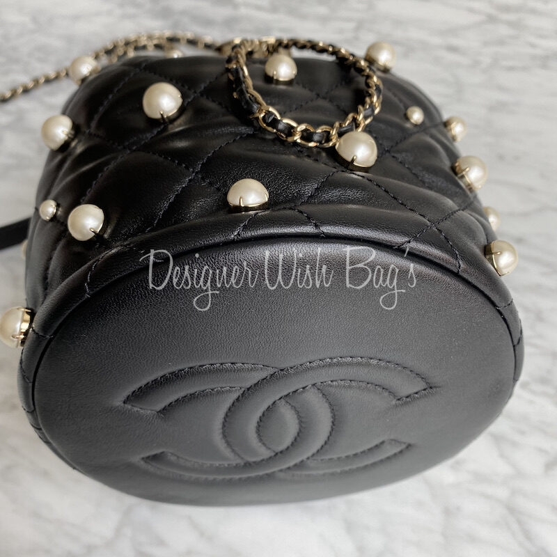 ショルダーバッグ・ポシェット × ヴィンテージ(中古) Chanel Pearl Chain Shoulder Bag AS0582 Chanel Black 2012-2013 quilted shoulder bag with pearl