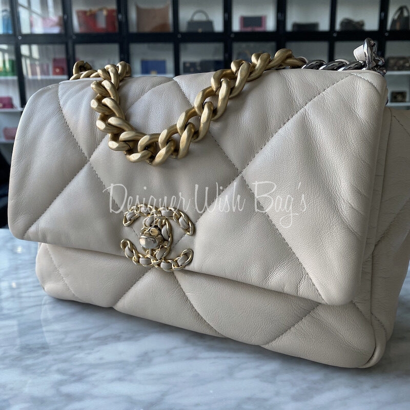 Chanel 19 leather handbag Chanel Beige in Leather - 29012398