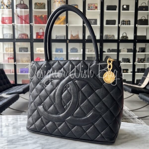 chanel medallion tote size