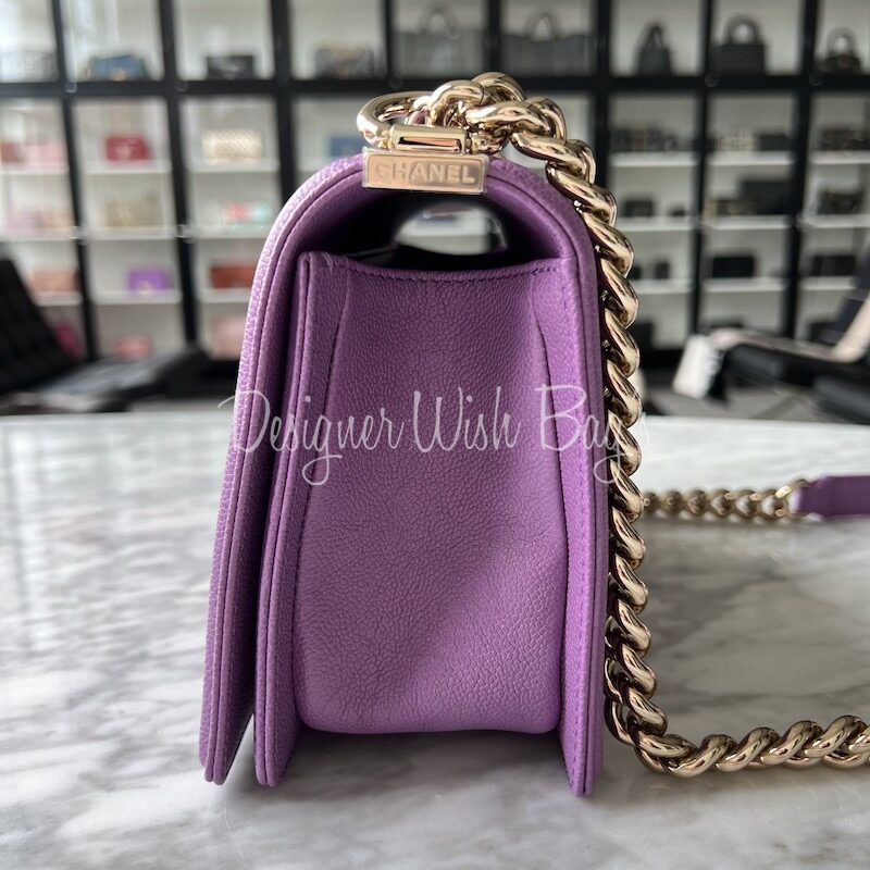 Chanel Medium Chevron Boy Bag in purple leather - Second Hand