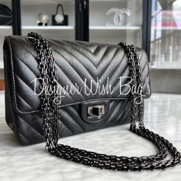 Chanel reissue chevron 2025