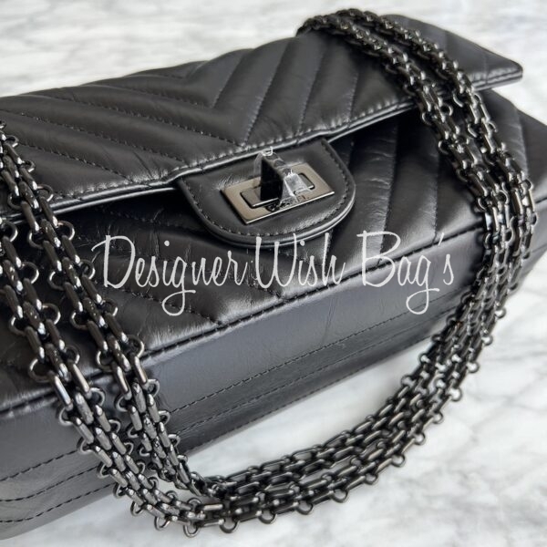 Chanel - Authenticated Timeless/Classique Handbag - Patent Leather Black Plain for Women, Very Good Condition