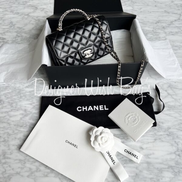 Thoughts on the Chanel 23A top handle mini? It's a Yes for us 😍 #chan