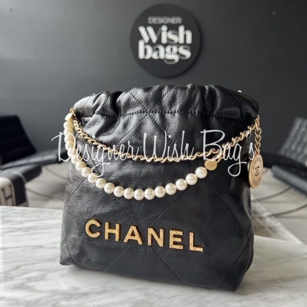 chanel pearl bag black
